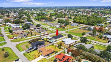 New roof 2024 - Built in 2018 - Fully fenced backyard - Corner - photo 33