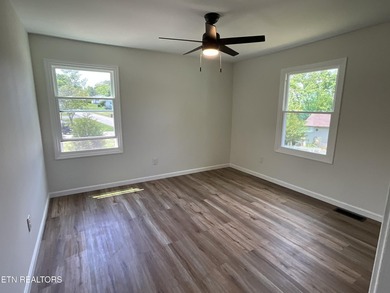 Modern City Living Near the Lake! 3 BR | 2 BA | Fully Updated - photo 10