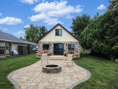 Enjoy the best of waterfront living in this charming 4-bedroom - photo 3