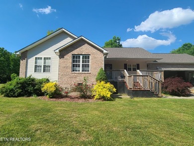 Charming 3BR, 2BA home on 2 lots located in Lake Tansi - photo 2