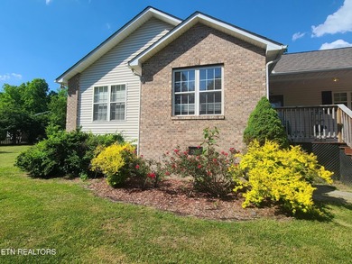 Charming 3BR, 2BA home on 2 lots located in Lake Tansi - photo 3