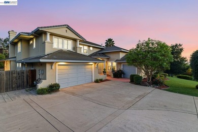 Welcome to this exceptional custom estate in the prestigious - photo 4
