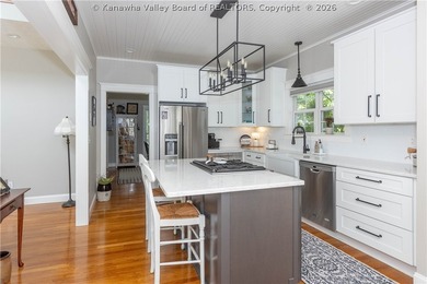 MODERN FARMHOUSE STYLE completely updated throughout, first - photo 14
