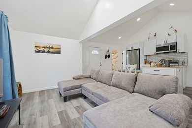 Welcome to this beautifully remodeled 2-bedroom, 1-bath - photo 8