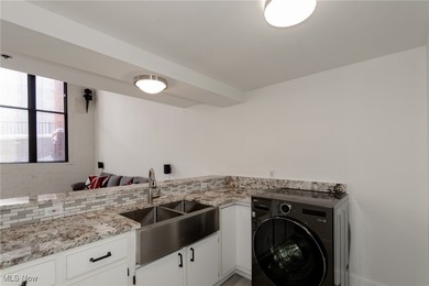 Welcome to downtown living at its best in this stylish 1-bedroom - photo 11