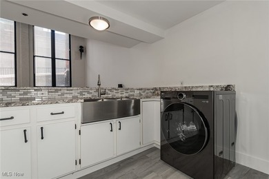 Welcome to downtown living at its best in this stylish 1-bedroom - photo 12