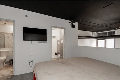Welcome to downtown living at its best in this stylish 1-bedroom - photo 15