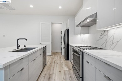 Modern 2019-built townhouse offering 2 bedrooms, 2.5 bathrooms - photo 6