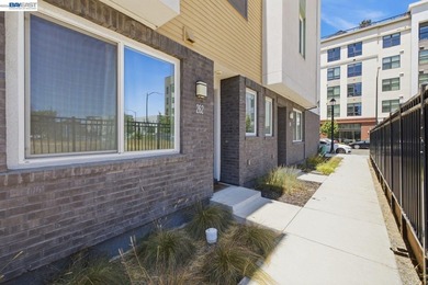 Modern 2019-built townhouse offering 2 bedrooms, 2.5 bathrooms - photo 10