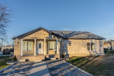 (private lake, pond, creek) Home For Sale in Monterey Tennessee