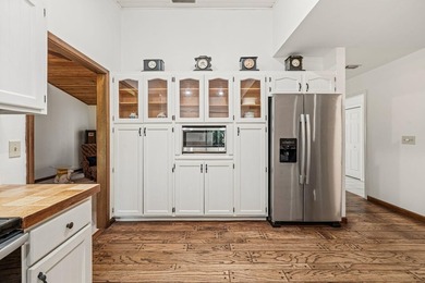 Discover the charm and character of this custom-built cedar home - photo 4