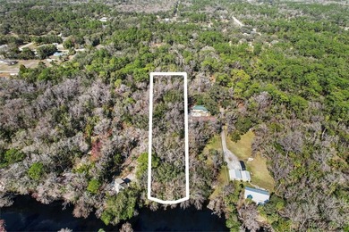 Feast your eyes on this stunning waterfront property! Nestled - photo 4