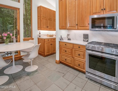 Enjoy an easy, carefree life in this magnificent creekside home - photo 13