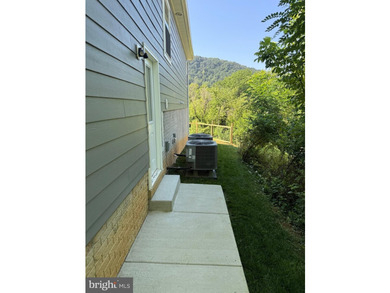 Just 90 minutes from DC, this brand-new custom-built riverfront - photo 34