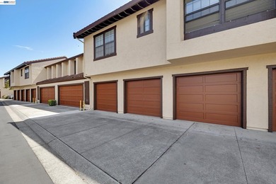 Welcome home! Vaulted ceilings, an abundance of natural light - photo 4