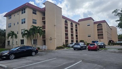 Beautiful Spacious, 1 bedroom, 1.5 bath unit with a large - photo 1