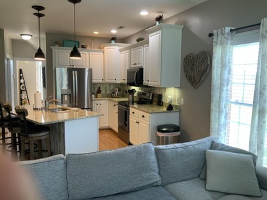 Well maintained 3 bedrooms 2 1/2 bath townhouse in desirable - photo 16