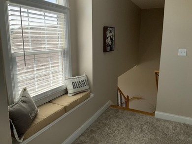Well maintained 3 bedrooms 2 1/2 bath townhouse in desirable - photo 17
