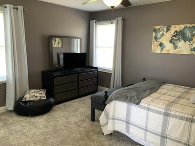 Well maintained 3 bedrooms 2 1/2 bath townhouse in desirable - photo 18