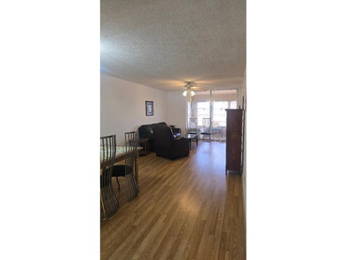 Beautiful Spacious, 1 bedroom, 1.5 bath unit with a large - photo 8