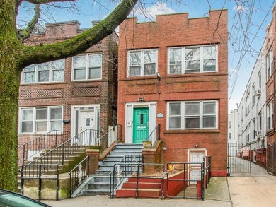 In the Williamsbridge section of the Bronx, this all brick - photo 2