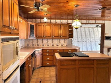 Room for Family & Friends!  Gated Circle driveway for easy - photo 12