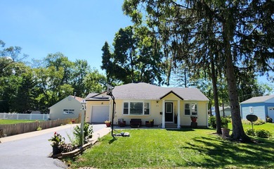 Bangs Lake Home Active Under Contract in Wauconda Illinois