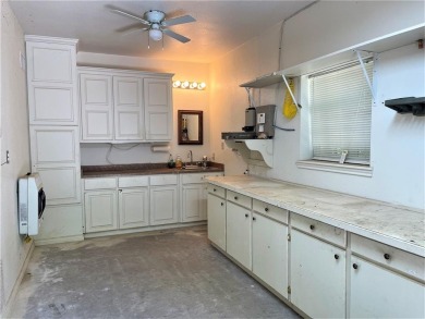 Room for Family & Friends!  Gated Circle driveway for easy - photo 25