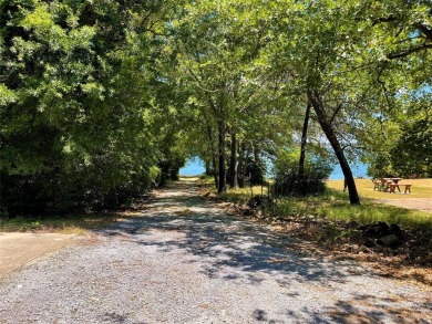 Room for Family & Friends!  Gated Circle driveway for easy - photo 37