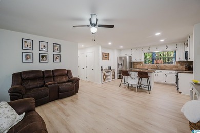NICLEY REMODELED HOME ON A QUAINT STREET W 3 OTHER HOUSES - photo 8