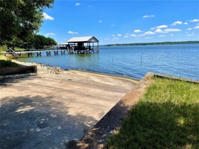 Room for Family & Friends!  Gated Circle driveway for easy - photo 38