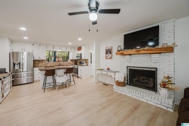 NICLEY REMODELED HOME ON A QUAINT STREET W 3 OTHER HOUSES - photo 9