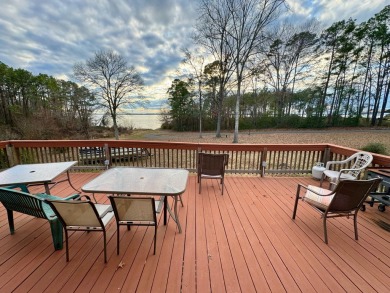 Welcome to this home tucked away at the end of a tranquil cul de - Lake Home For Sale in Converse, Louisiana