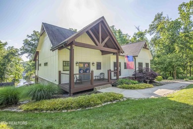 Lake Living on Watts Bar. This custom-built craftsman style home - photo 2