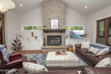 Lake Living on Watts Bar. This custom-built craftsman style home - photo 9