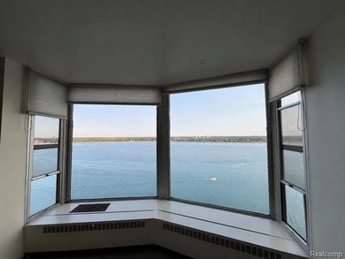 WATER VIEWS at the historical Shoreline East! Unlike the other - photo 5