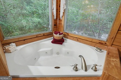 Discover this rustic luxury home, perfectly positioned to - photo 20