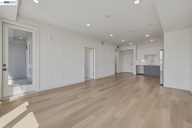 Bright, contemporary condo featuring an open and inviting floor - photo 8