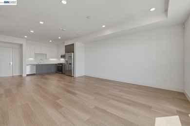 Bright, contemporary condo featuring an open and inviting floor - photo 10