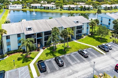 Impeccably maintained residence in the gated community of Palm - photo 1