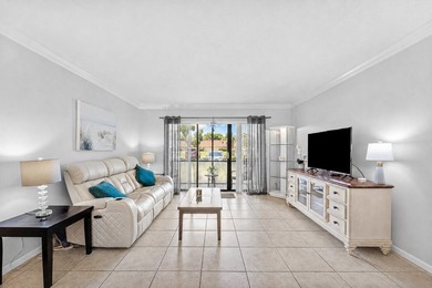 Impeccably maintained residence in the gated community of Palm - photo 4