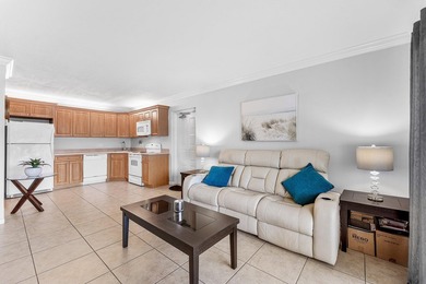 Impeccably maintained residence in the gated community of Palm - photo 8