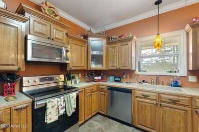 Charming 3-bedroom, 2-bath home situated on a spacious 0.82-acre - photo 14