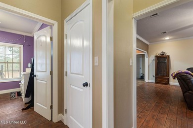 Charming 3-bedroom, 2-bath home situated on a spacious 0.82-acre - photo 17