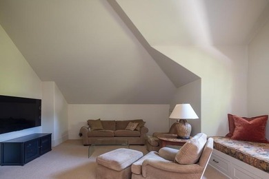 Exquisite .88 acre estate situated in the prestigious Northwoods - photo 17