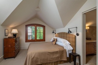 Exquisite .88 acre estate situated in the prestigious Northwoods - photo 19