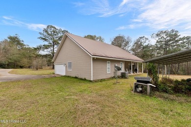 Charming 3-bedroom, 2-bath home situated on a spacious 0.82-acre - photo 22