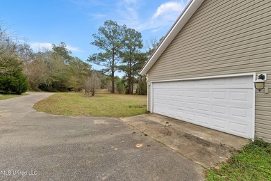 Charming 3-bedroom, 2-bath home situated on a spacious 0.82-acre - photo 23