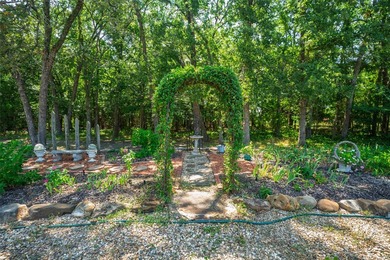 BUYERS CONTINGENCY FELL THROUGH! Welcome to a one of a kind - photo 33