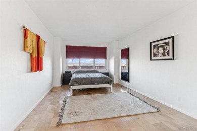 Experience luxury living in this rarely available 23rd-floor *E* - photo 13